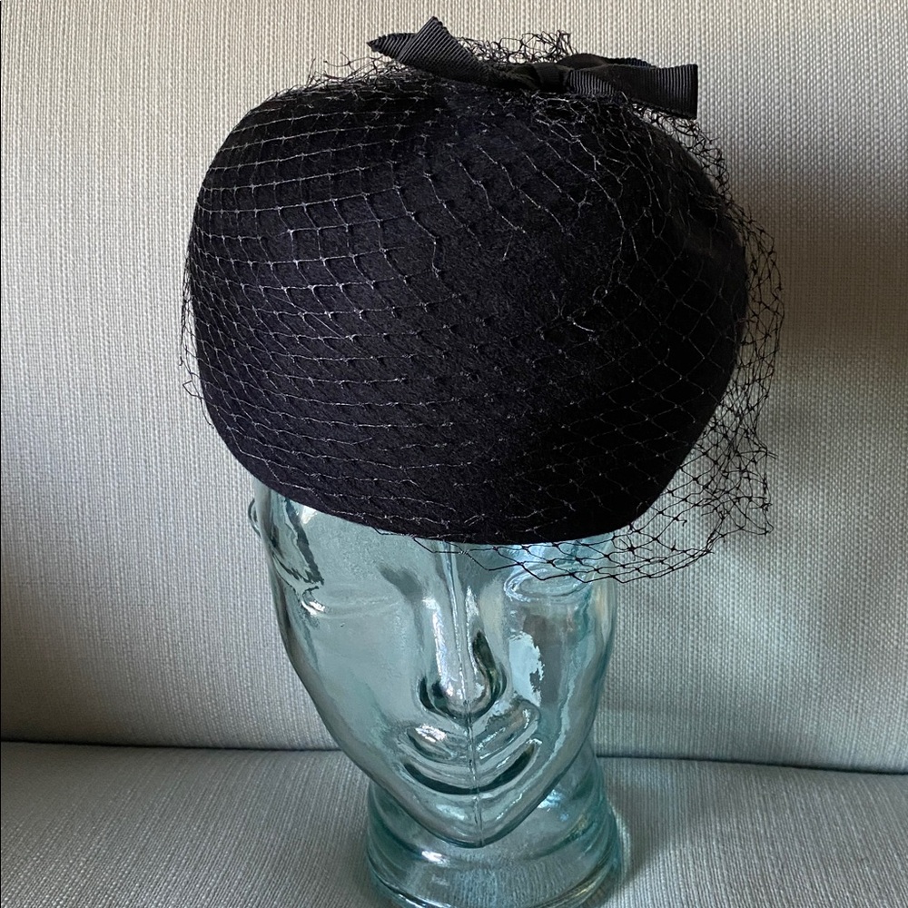 Vintage Pillbox  hat with Veil